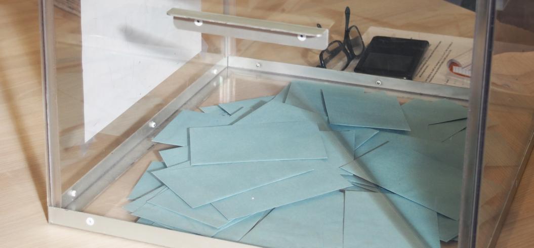 Enveloppes et urne utilisées lors des élections professionnelles des instances paritaires 2018